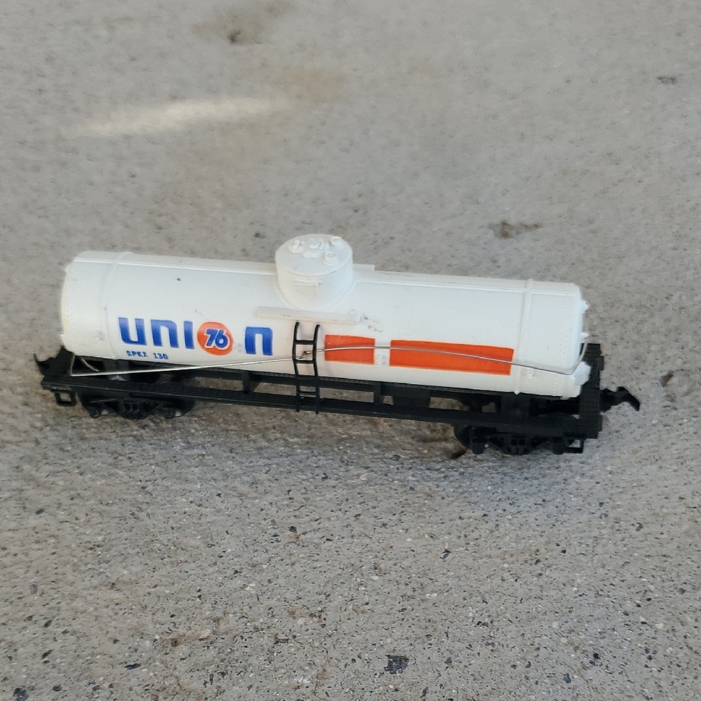 Life Like Products HO Scale Union 76 Tank Car – White & Orange Fuel Tanker –